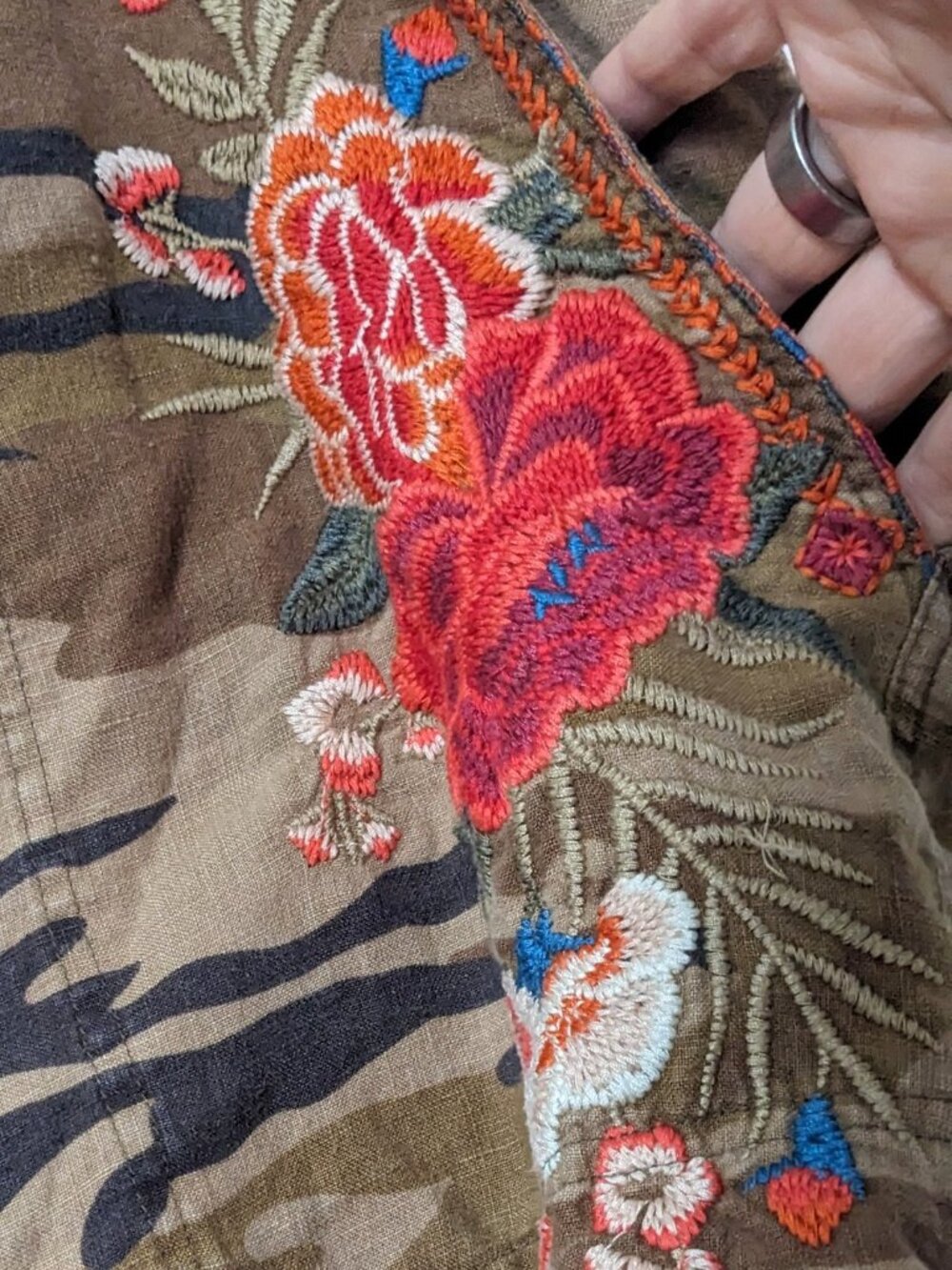 Johnny Was Los Angeles "Burke" Embroidered Linen Shorts Camouflage Size XL - Picture 5 of 9